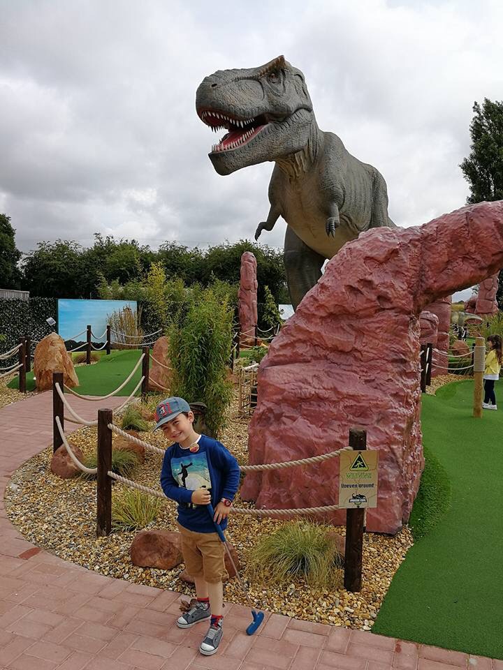 Dino golf